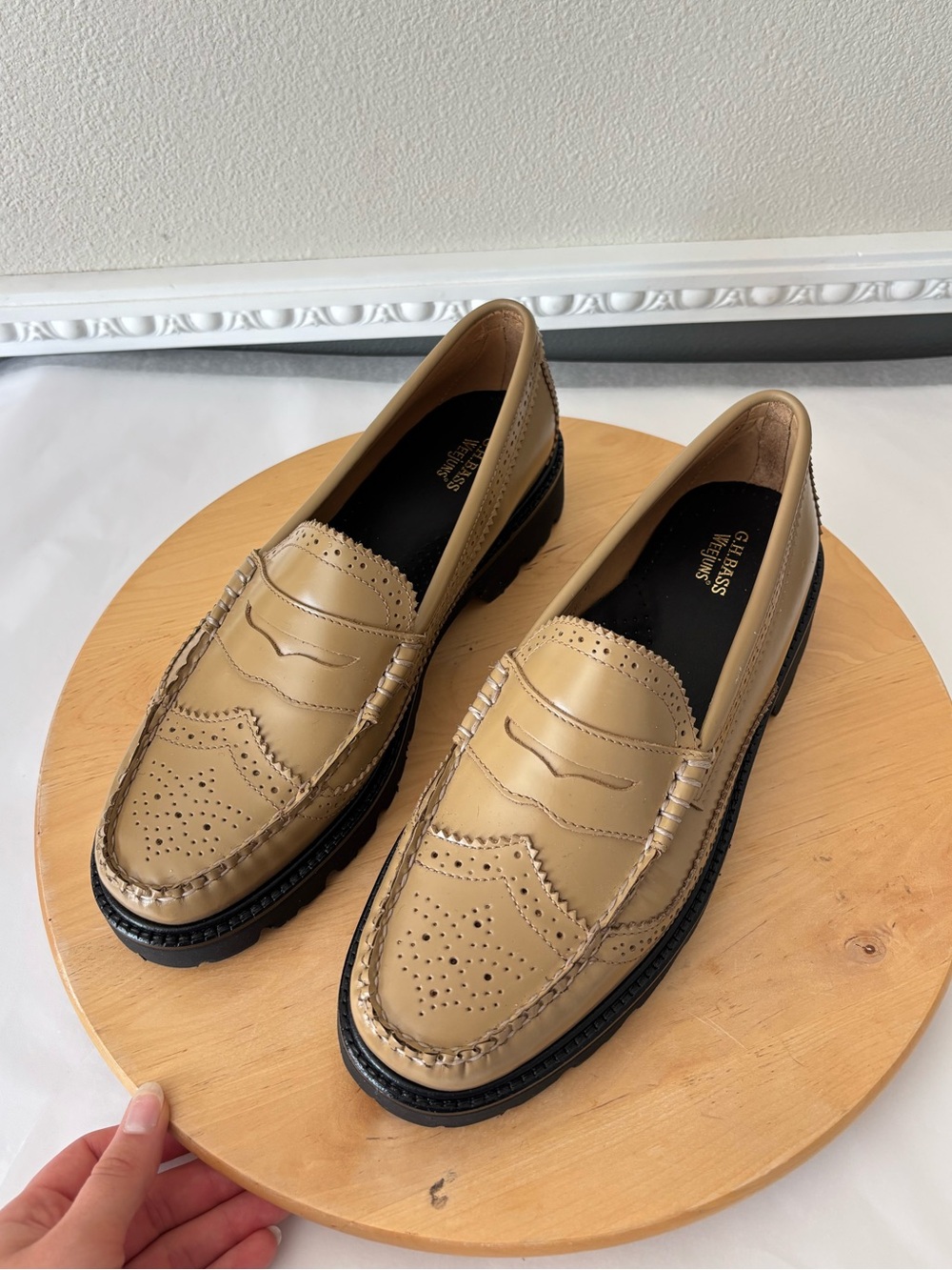 NEW G.H. Bass & Co. Weejuns Whitney Wingtip Tan Leather Lug Sole Penny Loafers - Picture 5 of 8